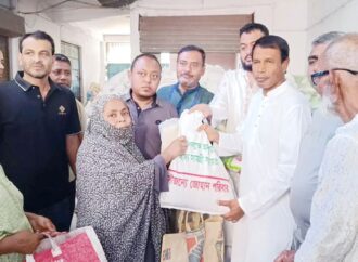 হরিণাকুন্ডুতে বৃদ্ধাশ্রমের মায়েরা পেলেন ঈদ উপহার