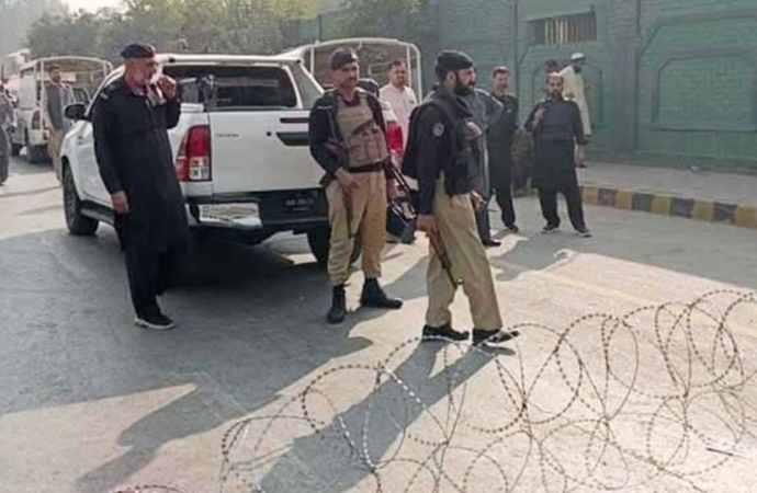 পাকিস্তানে টহলরত পুলিশের গাড়িতে ভয়াবহ বিস্ফোরণ, নিহত ৭