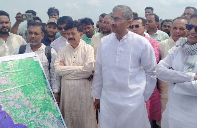 মেঘনার তীর রক্ষা বাঁধ পরিদর্শনে পানিসম্পদ মন্ত্রী এ্যানি ও হুইপ নিজান