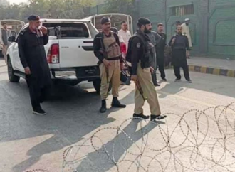 পাকিস্তানে টহলরত পুলিশের গাড়িতে ভয়াবহ বিস্ফোরণ, নিহত ৭