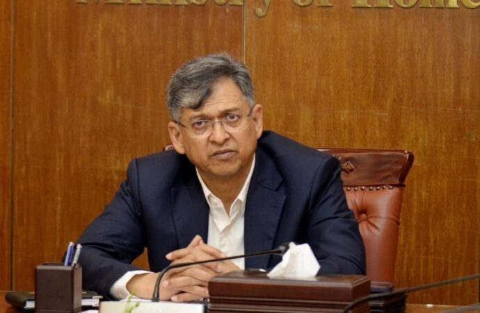 সংস্কার বিষয়ে সিদ্ধান্ত সংসদেই হবে: স্বরাষ্ট্রমন্ত্রী