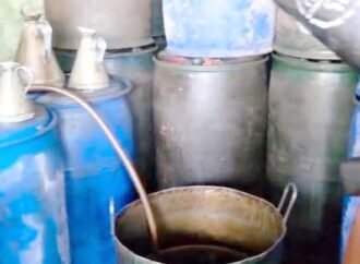 গোয়াল ঘরে মিলল দেড় হাজার লিটার তেল!