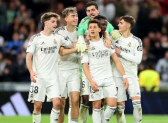 এলচেকে উড়িয়ে বার্সেলোনার ঘাড়ে নিঃশ্বাস ফেলছে রিয়াল মাদ্রিদ