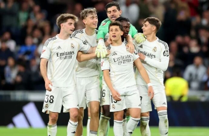 এলচেকে উড়িয়ে বার্সেলোনার ঘাড়ে নিঃশ্বাস ফেলছে রিয়াল মাদ্রিদ