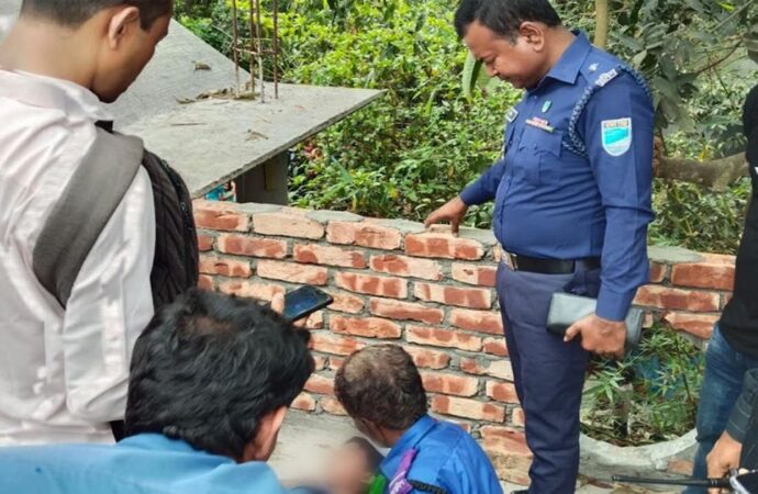 নরসিংদীতে প্রতিবেশীর বাড়ির ছাদে মিলল নিখোঁজ শিশুর মরদেহ