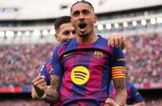 রাফিনিয়ার হ্যাটট্রিক জাদুতে সেভিয়াকে বিধ্বস্ত করল বার্সেলোনা