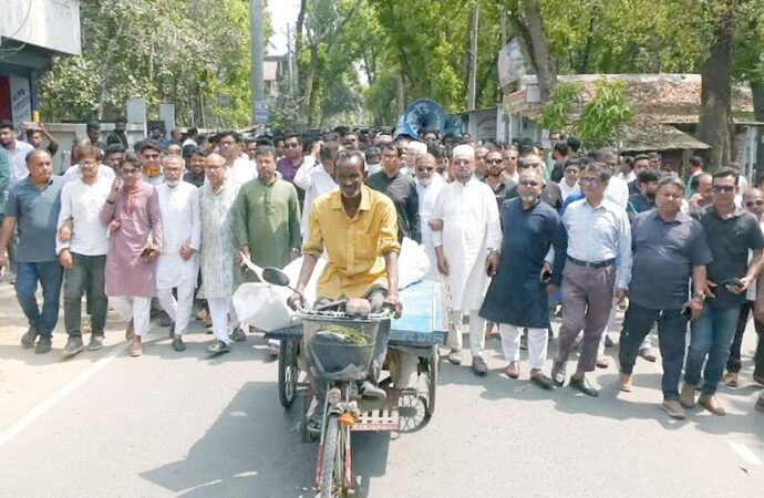 ঝিনাইদহে কৃষকদল নেতার লাশ নিয়ে বিএনপির বিক্ষোভ