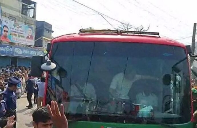 খাল খনন কর্মসূচির উদ্বোধন করতে দিনাজপুরের পথে প্রধানমন্ত্রী