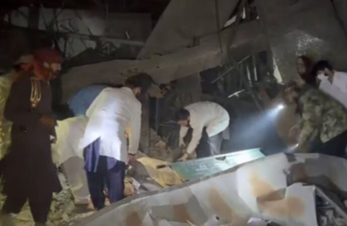 আফগানিস্তানের হাসপাতালে পাকিস্তানের হামলায় নিহত ৪০০