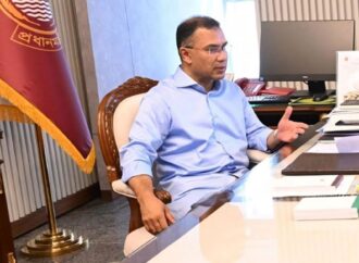 ছুটির দিনেও সচিবালয়ে অফিস করছেন প্রধানমন্ত্রী