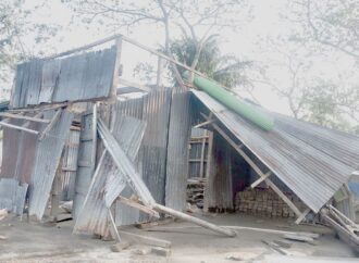 রাতের ঝড় কেড়ে নিলো অর্ধশত পরিবারের ঈদ আনন্দ