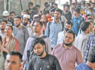 ঈদযাত্রায় ঘরমুখো মানুষের ঢল, নিরাপত্তায় বাড়তি সতর্কতা