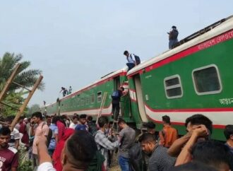 বগুড়ায় ‘নীলসাগর এক্সপ্রেস’ ট্রেন লাইনচ্যুত, আহত অর্ধশতাধিক
