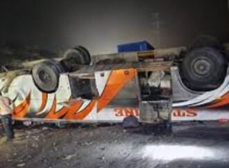 কুমিল্লায় বাস উল্টে আহত ১০, দুজনের অবস্থা গুরুতর