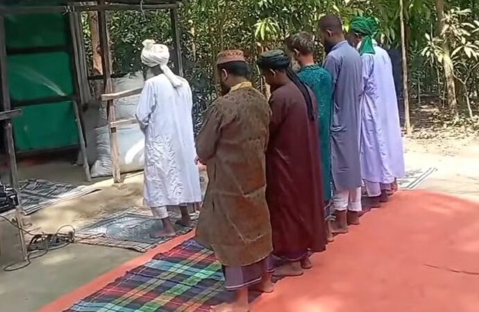 চাঁদপুরে ৭ মুসল্লির ঈদের জামাত ও কয়েকটি পরিবারের ঈদ উদযাপন