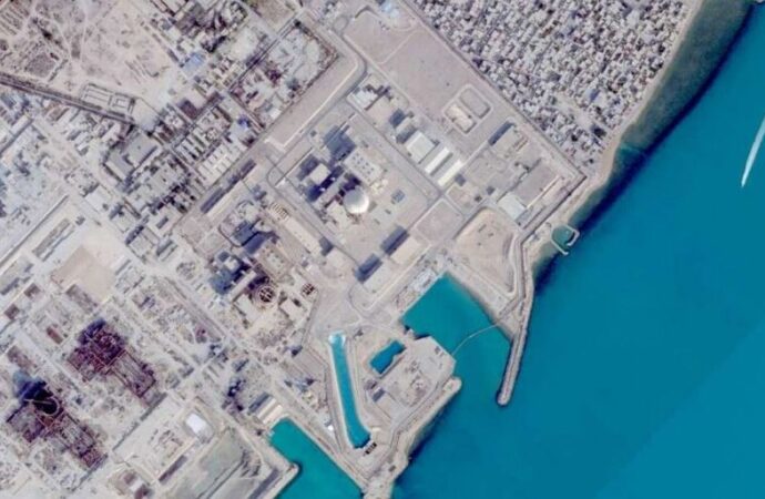 ‘ইরানের পারমাণবিক বিদ্যুৎকেন্দ্রে হামলা হলে তেজস্ক্রিয়তা থেকে কেউ রেহাই পাবে না’