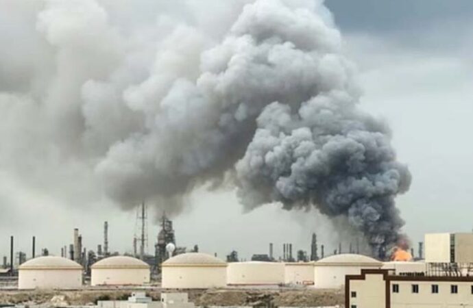 ইসরায়েলের হাইফার তেল শোধনাগারে ইরানের ক্ষেপণাস্ত্র হামলা