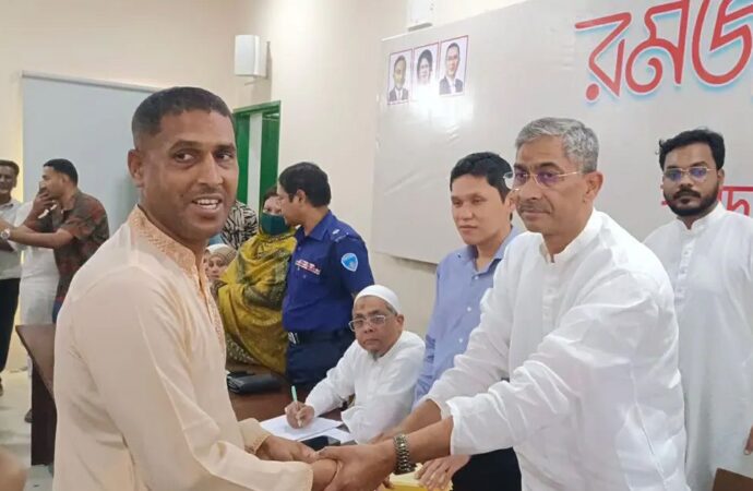 লক্ষ্মীপুরে ১৩৯ অসহায় ও দুঃস্থদের মাঝে আর্থিক সহায়তার চেক বিতরণ