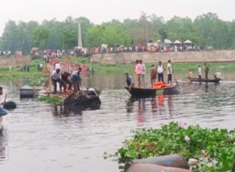 জামালপুরে ঈদের আনন্দ বিষাদে রূপ, ভাসমান সেতু উল্টে ভাইবোনসহ ৪ জনের মৃত্যু