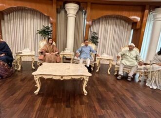 যমুনায় প্রধানমন্ত্রীর সঙ্গে ঈদ শুভেচ্ছা বিনিময় করলেন ড. ইউনূস