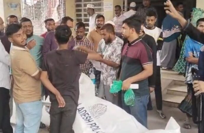 পদুয়ার বাজারে ট্র্যাজেডি: বাড়ির পথে ফিরলো ১২ মরদেহ