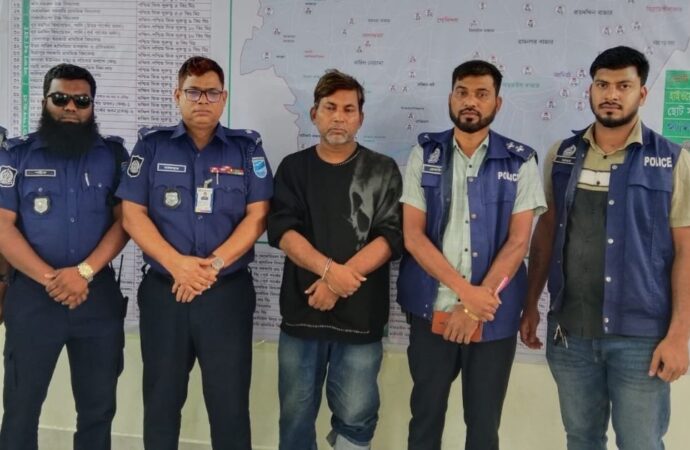 সিংগাইরে একযুগ পর ২২ মামলার ওয়ারেন্টভুক্ত আসামী গ্রেফতার
