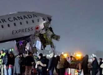 যাত্রীবাহী বিমান ও গ্রাউন্ড ভেহিকেলের সংঘর্ষে সাময়িকভাবে বন্ধ বিমানবন্দর