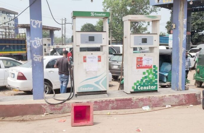 ভৈরবের পাম্পে মিলছে না অকটেন-পেট্রোল, ভোগান্তিতে মোটরসাইকেল চালকরা