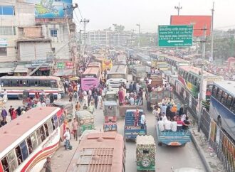 কর্মস্থলে ফেরা মানুষের ঢল, বাসে উপচেপড়া ভিড়