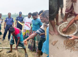 নওগাঁয় মাটির নিচে কাঠের বাক্স থেকে উদ্ধার হলো ৩২৫ রাউন্ড থ্রি-নট-থ্রি গুলি