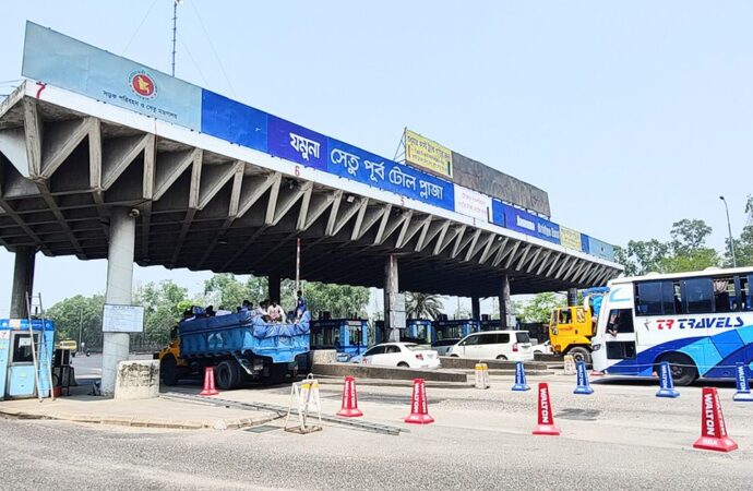 যমুনা সেতুতে ২৪ ঘণ্টায় ৩ কোটি ৩১ লাখ টাকার টোল আদায়, ৪২ হাজার যানবাহন পারাপার