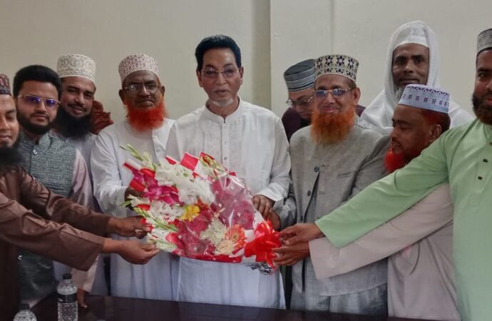 বরগুনায় চীফ হুইপ নূরুল ইসলাম মনি―র সঙ্গে রাজনৈতিক নেতাদের সৌজন্য সাক্ষাৎ