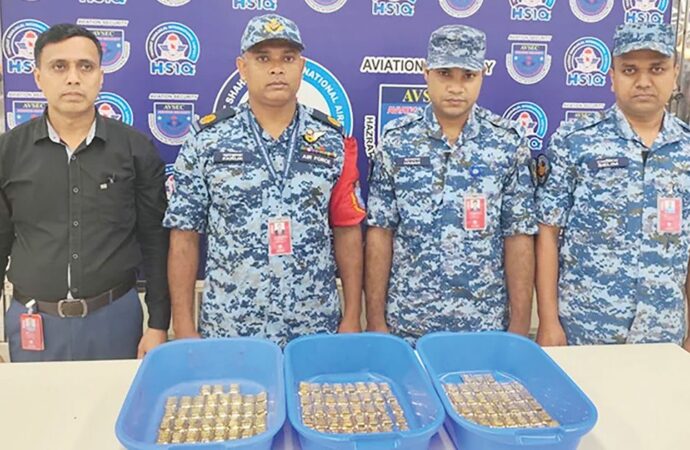শাহজালালে বিমানের শৌচাগারে মিলল ১৮ কেজি স্বর্ণ