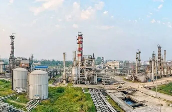 জ্বালানি সংকটে বন্ধের শঙ্কায় ইস্টার্ন রিফাইনারি