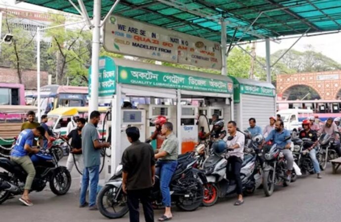 দেশের তেলের মজুত ১১ দিন, চলতি মাসে আসছে সাড়ে তিন লাখ টন