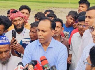 নেত্রকোনায় দুর্যোগপূর্ণ পরিস্থিতিতে ক্ষতিগ্রস্ত কৃষকদের পাশে ডেপুটি স্পিকার