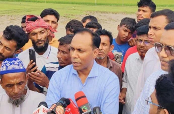 নেত্রকোনায় দুর্যোগপূর্ণ পরিস্থিতিতে ক্ষতিগ্রস্ত কৃষকদের পাশে ডেপুটি স্পিকার