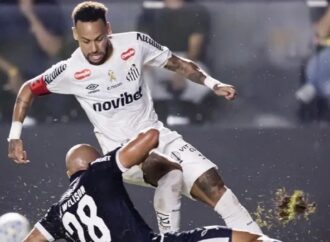 জয়ে অবদান রেখেও নিষেধাজ্ঞায় নেইমার, রেফারির সমালোচনা