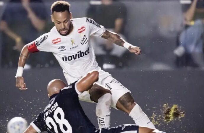 জয়ে অবদান রেখেও নিষেধাজ্ঞায় নেইমার, রেফারির সমালোচনা