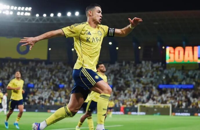 রোনালদোর ম্যাজিকে জোড়া গোলে আল নাসরের বড় জয়, ১০০০ গোলের পথে আরও একধাপ