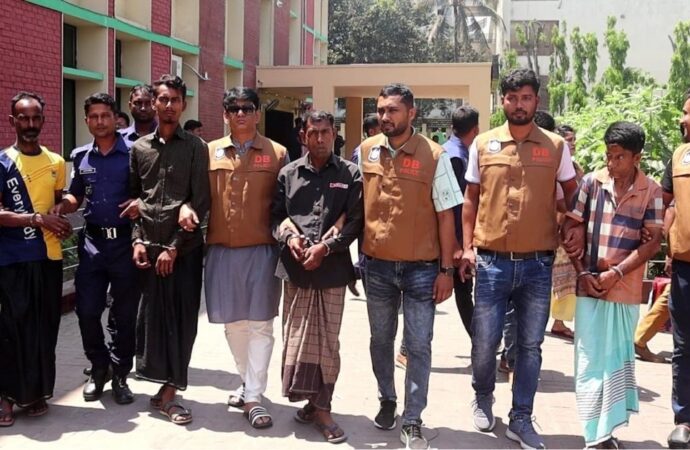 নওগাঁর পোরশায় ডাকাতি: ২৪ ঘণ্টার মধ্যে ৪ ডাকাত আটক