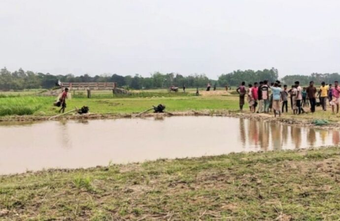 চট্টগ্রামে গর্তে পড়ে দুই শিশুর মৃত্যু