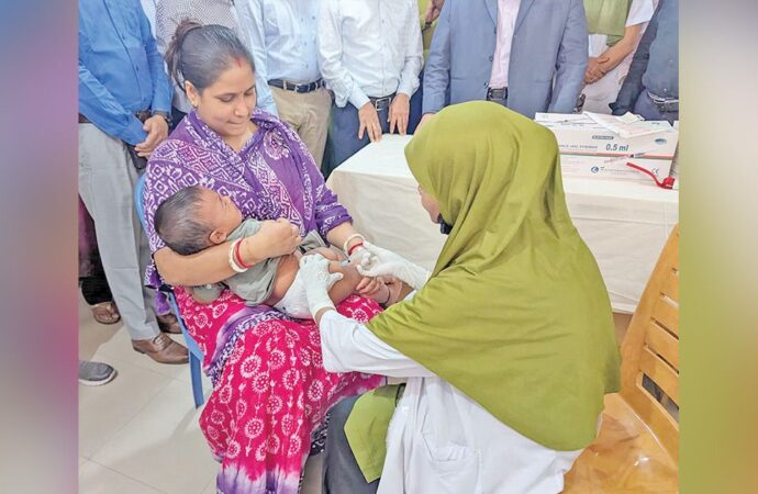 ১৮ জেলার ৩০ উপজেলায় শুরু জরুরি টিকাদান