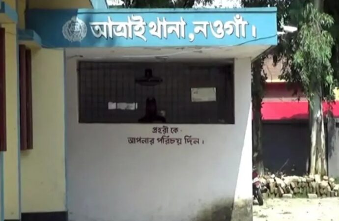 নামার সময় ট্রেনের নিচে পড়ে পুলিশ সদস্যের দুই পা বিচ্ছিন্ন