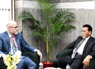 চিফ হুইপের সঙ্গে আমেরিকান দূতাবাসের রাজনৈতিক কর্মকর্তা স্টুয়ার্ট জেমসের সাক্ষাৎ