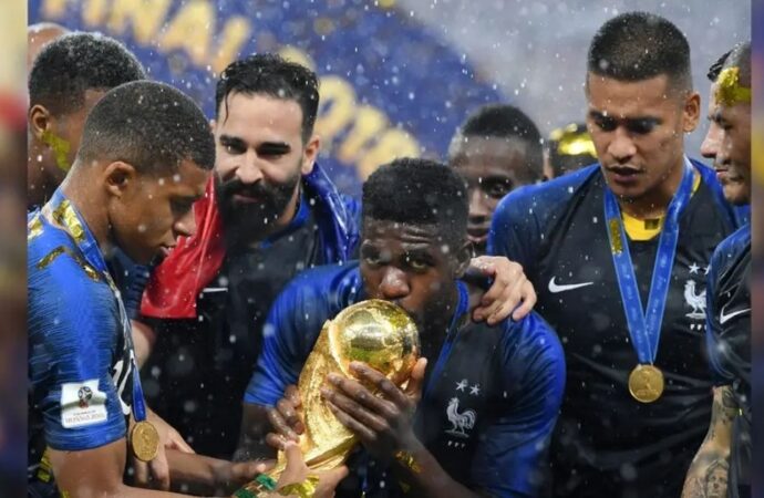 সীমানা ছাড়িয়ে বিশ্বজয়: ভিনদেশে জন্মেও যাঁদের হাতে উঠেছে ফুটবলের সোনালী ট্রফি