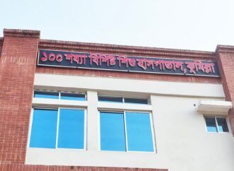 কুমেকে বারান্দায় চিকিৎসা: দেড় বছর তালাবদ্ধ ১০০ শয্যার শিশু হাসপাতাল