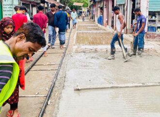 রামগতিতে রাস্তার আরসিসি ঢালাইয়ে অনিয়মের অভিযোগ