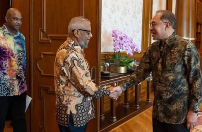 প্রধানমন্ত্রী তারেক রহমানকে মালয়েশিয়া সফরের আমন্ত্রণ আনোয়ার ইব্রাহিমের