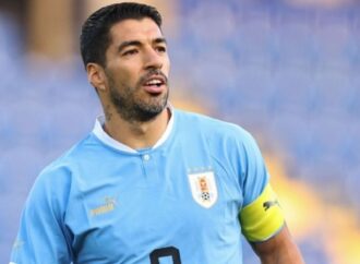 বিশ্বকাপে খেলতে অবসর ভেঙে উরুগুয়ে দলে ফেরার ইঙ্গিত সুয়ারেজের